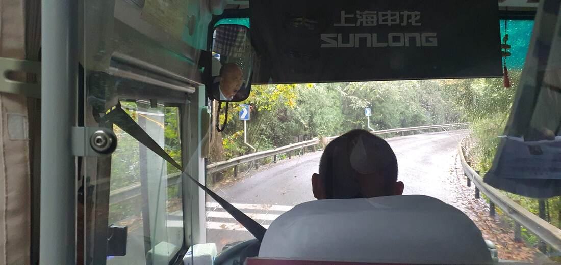 Bus ride to the peak in Emeishan, from Baoguo to Linggongli Stations, emei shan