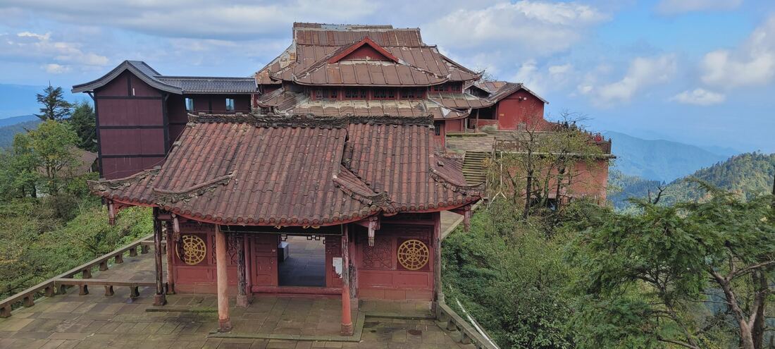 Xixiang Chi (Elephant Bathing Pool Monastery), Emei Shan
